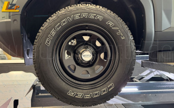 Dacia Duster III / Bigster Dotz Dakar Black/Bronze ET26 mit COOPER Discoverer AT3 Sport 2 Schwarz