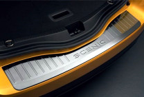 Renault Grand Scenic IV Edelstahl Ladekantenschutz Mit einklappbarer Anhängekupplung Renault Grand Scenic IV Edelstahl Ladekantenschutz Mit einklappbarer Anhängekupplung