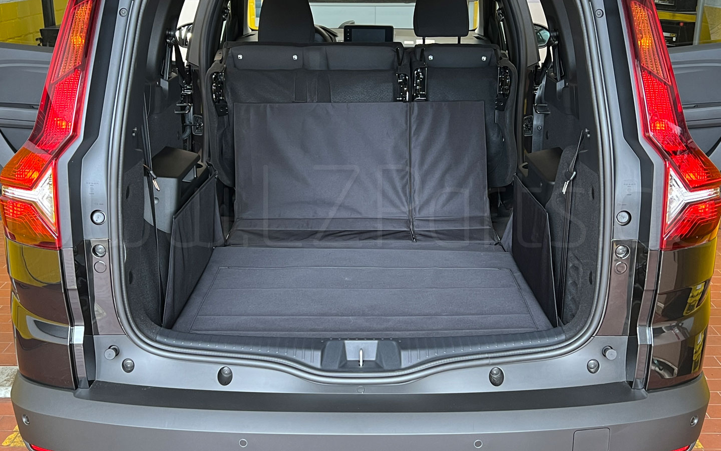 Dacia Jogger Kofferraum Schutzwanne Easyflex für 5 Sitzer passt