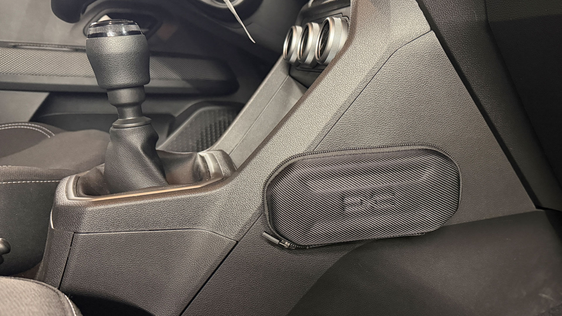 Das neue Dacia YouClip Billenfach / Hardcase