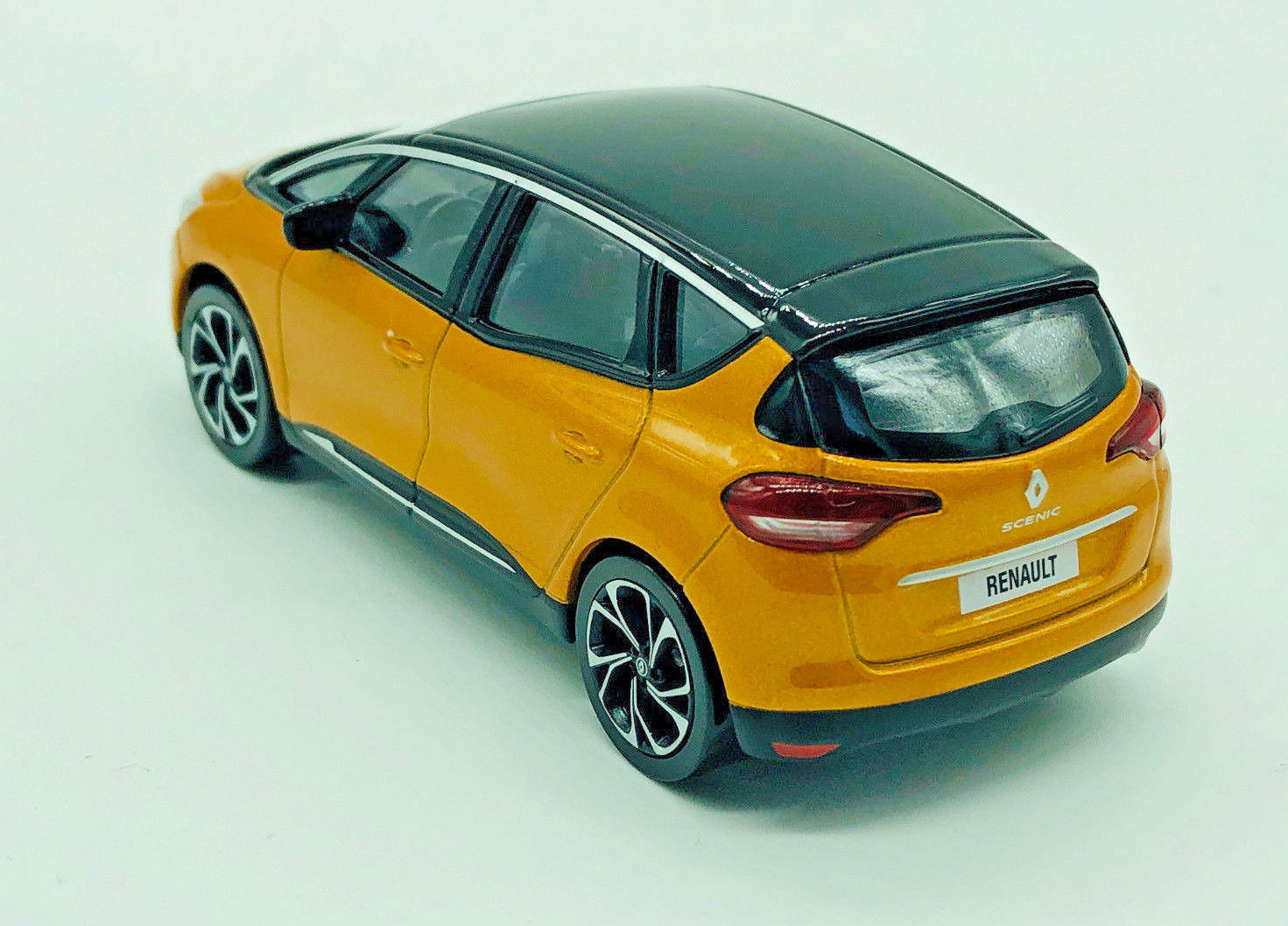 Renault Scenic Modellauto Farbe Taklamakan Orange/Schwarz